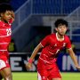 Aksi para pemain Timnas Indonesia U-17 saat berduel sengit melawan Malaysia di lapangan.