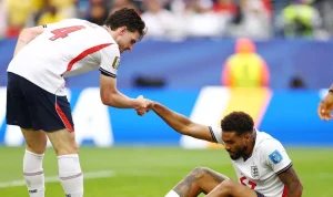 pemain-arsenal-di-semifinal-piala-dunia-2026.webp Momen solidaritas duo bintang Arsenal, Declan Rice dan Bukayo Saka, saat berjuang bersama tim nasional. Arsenal sukses mengirimkan 8 pemainnya ke babak semifinal Piala Dunia.