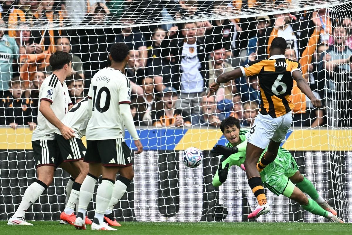 Suasana di depan gawang Manchester United saat Hull City berhasil mencetak gol dan mengamankan kemenangan 2-0.