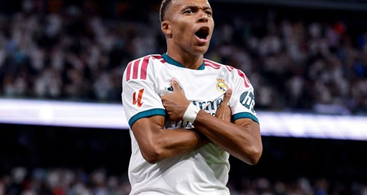 real-madrid-pesta-gol-mbappe-hattrick-sociedad.webp Kylian Mbappe merayakan gol hat-trick saat Real Madrid membungkam Real Sociedad 4-1.