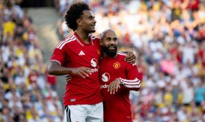Selebrasi para pemain Manchester United usai mengunci kemenangan dramatis atas Leeds United lewat adu penalti.