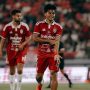 Pemain Bali United mengenakan jersey merah melakukan selebrasi di lapangan dalam pertandingan melawan Sabah FC