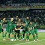 Para pemain Persebaya Surabaya merayakan selebrasi kemenangan usai mengalahkan Port FC dengan skor 2-1 di Piala Presiden.
