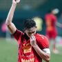 Rizky Ridho merayakan gol dengan mencium logo Persija Jakarta, salah satu klub Super League penyumbang pemain Timnas Indonesia.