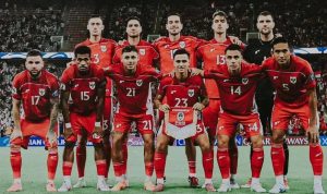Skuad starter Timnas Indonesia berfoto bersama sebelum bertanding menyongsong Piala Asia 2027.