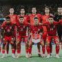 Skuad starter Timnas Indonesia berfoto bersama sebelum bertanding menyongsong Piala Asia 2027.