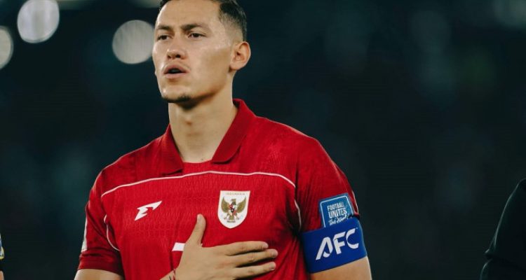 Kapten Timnas Indonesia Jay Idzes bersama striker Sassuolo Kieron Bowie mengucapkan HUT RI ke-81 dari Italia.