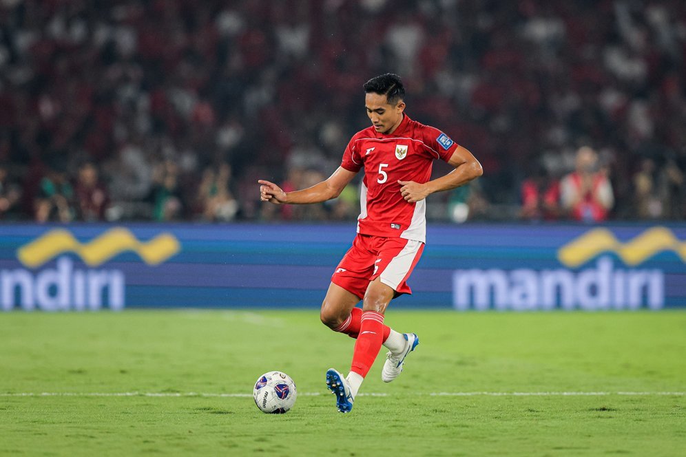 Aksinya mengontrol bola di lapangan, masa depan Rizky Ridho bersama Timnas Indonesia di FIFA ASEAN Cup 2026 akhirnya ditanggapi oleh Sekjen PSSI.