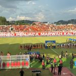 Suasana Stadion Segiri Samarinda markas Borneo FC dengan spanduk besar bertuliskan Borneo Penjaga Marwah Kaltim