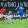 Penyerang Persib Bandung melepaskan tembakan melintasi kiper Manila Digger dalam laga ACL Two.