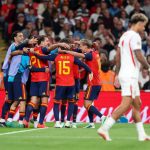 Para pemain Timnas Spanyol merayakan gol dalam pertandingan sengit Inggris Vs Spanyol.