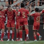 persija-jakarta-kalahkan-persib-2-1-dalam-duel-el-clasico-super-league.webp Para pemain Persija Jakarta merayakan selebrasi gol dalam pertandingan el-clasico Super League