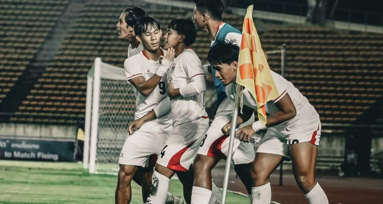 indonesia-u20-menang-atas-laos.webp Selebrasi para pemain Timnas Indonesia U-20 usai mencetak gol ke gawang Laos yang mengunci kemenangan telak 3-0.