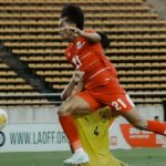 hari-ini-indonesia-u-20-vs-laos-live-streaming-1.webp Pemain Timnas Indonesia U-20 bernomor punggung 21 melompat duel udara dalam laga melawan Laos