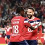 Calvin Verdonk tersenyum dan merayakan momen bersama rekan setimnya di Lille.