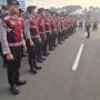 Personel kepolisian berbaris rapi saat apel pengamanan laga Persija Vs Persib