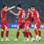 timnas-indonesia-vs-thailand-selebrasi-pemain.webp Selebrasi para pemain Timnas Indonesia di lapangan saat bertanding melawan Thailand.