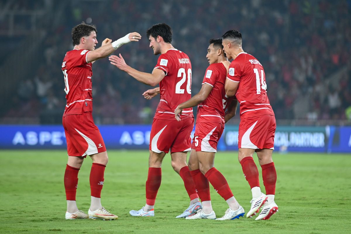 Selebrasi para pemain Timnas Indonesia di lapangan saat bertanding melawan Thailand.