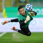 emil-audero-kiper-timnas-indonesia-final-fifa-asean-cup-2026.webp Aksi Kiper Emil Audero melompat menyelamatkan bola di depan gawang jelang Final FIFA ASEAN Cup 2026