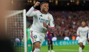 Selebrasi Kylian Mbappe setelah mencetak gol saat Real Madrid mengalahkan Barcelona 1-2.