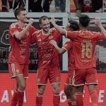super-league-malam-ini-arema-hadapi-bali-persija-tantang-dewa-united-5.webp Para pemain Persija merayakan gol dalam laga Super League malam ini menghadapi tantangan dari klub lawan.