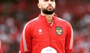 Jordi Amat, salah satu pemain kunci Timnas Indonesia, terlihat fokus sebelum pertandingan. Dia adalah salah satu pemain yang masuk dalam skuad tetapi tidak selalu dimainkan dalam turnamen FIFA ASEAN Cup.