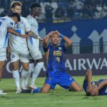 Ekspresi kekecewaan pemain Persib Bandung di lapangan saat bertanding melawan Port FC.