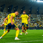 Pemain Al Nassr Cristiano Ronaldo melakukan selebrasi ikonik di lapangan dalam laga AFC Champions League