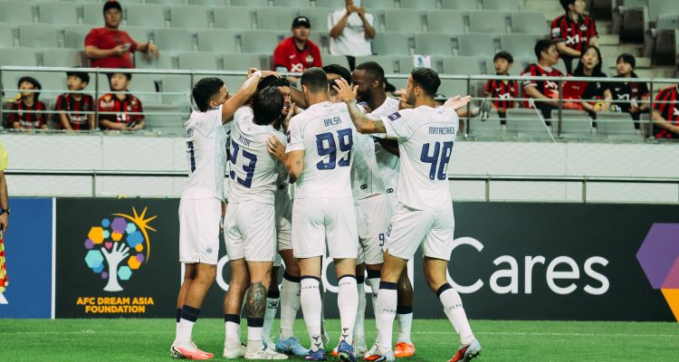 persib-bandung-melbourne-victory-acl-2-7.webp Selebrasi para pemain Persib Bandung di lapangan hijau dalam ajang kompetisi AFC Champions League Two
