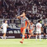 garudayaksa-vs-persib-bandung-posisi-5-7.webp Selebrasi pemain Persib Bandung dalam laga melawan Garudayaksa di tengah dukungan suporter.